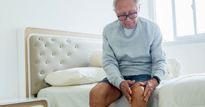 4 mistakes people make with knee and hip osteoarthritis image